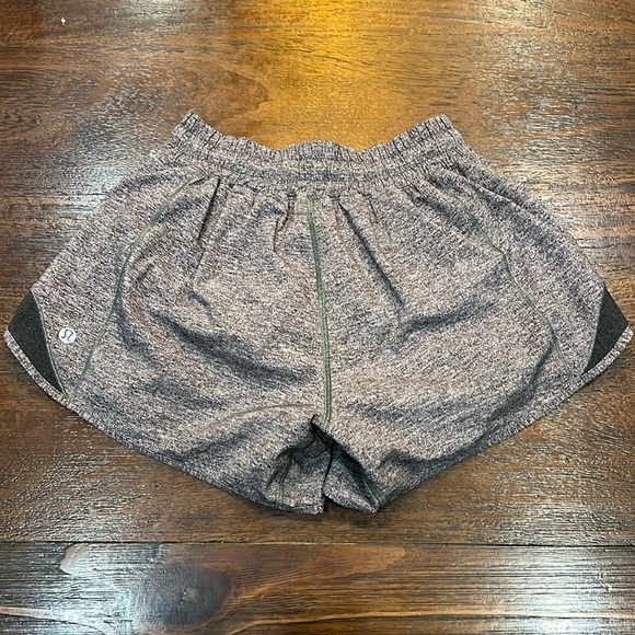 🪩Grey Lululemon Hotty Hots! Size 4! 4inch inseam! Like new!🪩 - Picture 7 of 12